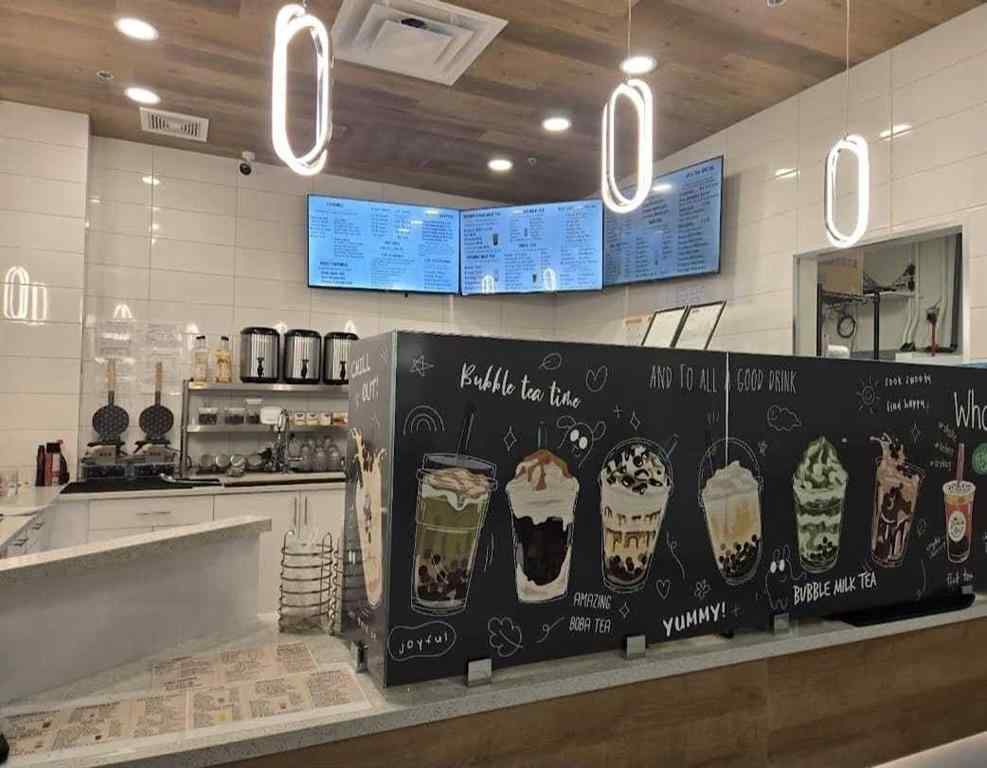 MLS® A2228501 - 1632 14 Avenue NW in Hillhurst Calgary, Commercial