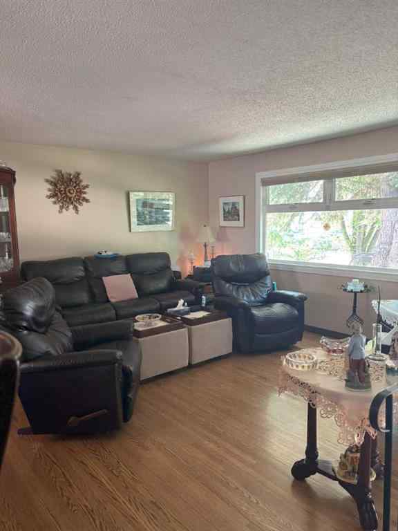MLS® A2228581 - 4924 40 Avenue NW in Varsity Calgary, Residential