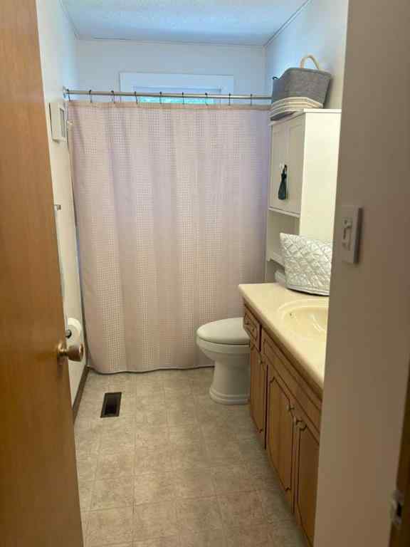 MLS® A2228581 - 4924 40 Avenue NW in Varsity Calgary, Residential