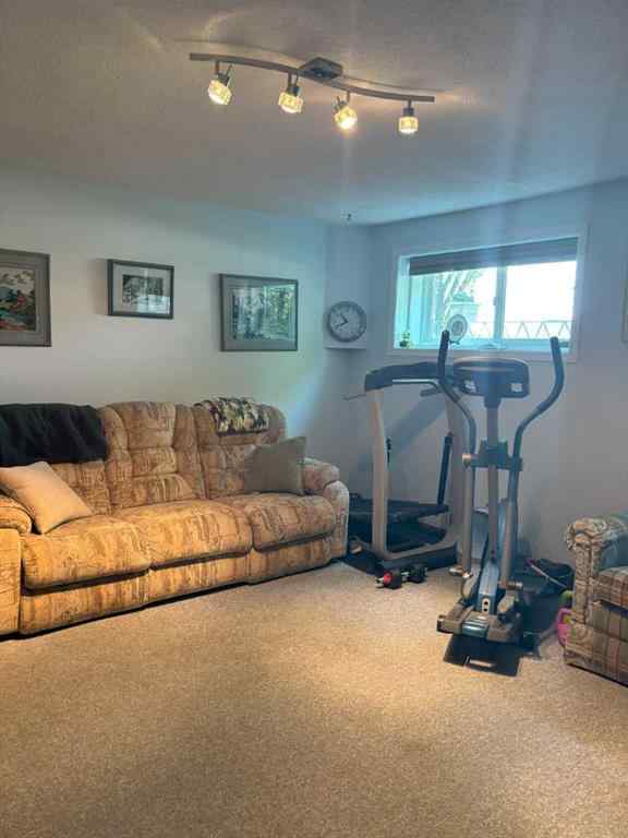 MLS® A2228581 - 4924 40 Avenue NW in Varsity Calgary, Residential