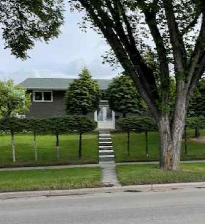 MLS® A2228583 - 4928 40 Avenue NW in Varsity Calgary, Residential