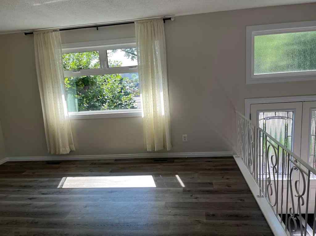 MLS® A2228583 - 4928 40 Avenue NW in Varsity Calgary, Residential