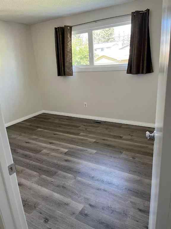 MLS® A2228583 - 4928 40 Avenue NW in Varsity Calgary, Residential
