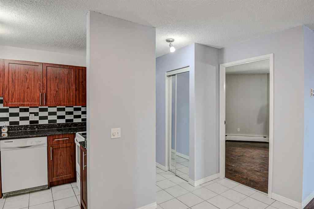 MLS® A2228746 - Unit #204 1900 25A Street SW in Richmond Calgary, Residential