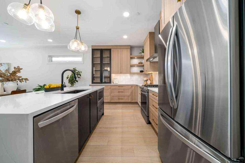 MLS® A2228769 - 3617 10 Avenue SW in SW Southridge Medicine Hat, Residential