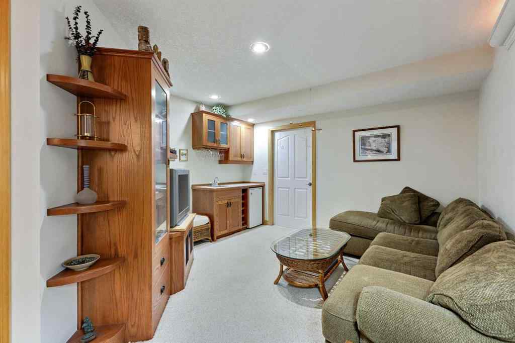 MLS® A2228803 - 30 Patterson Green SW in Patterson Calgary, Residential