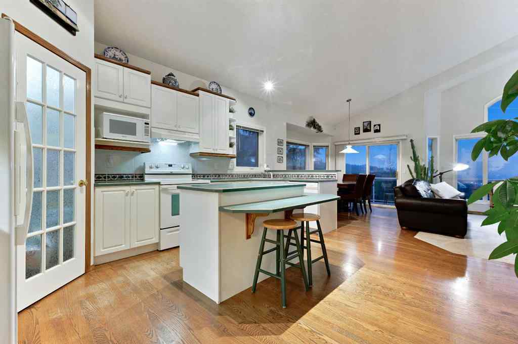 MLS® A2228803 - 30 Patterson Green SW in Patterson Calgary, Residential