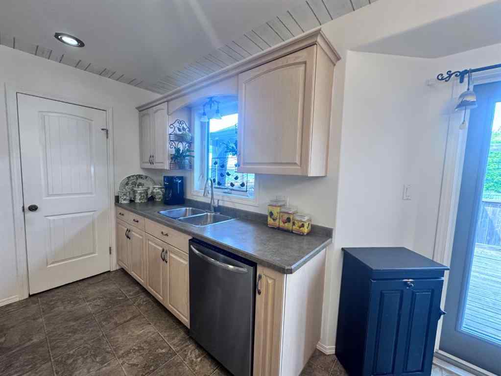 MLS® A2228819 - 4715 Lake Street  in NONE Alix, Residential