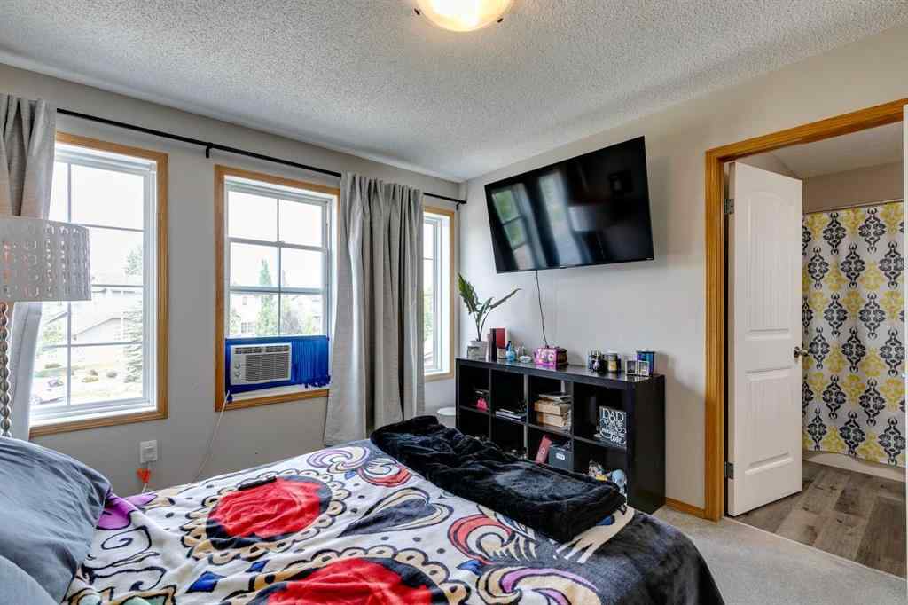 MLS® A2228875 - 190 Everoak Gardens SW in Evergreen Calgary, Residential