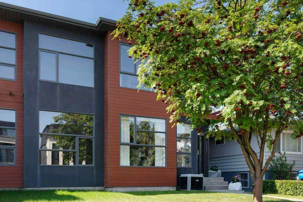 MLS® A2228912 - 2421 29 Avenue SW in Richmond Calgary, Residential