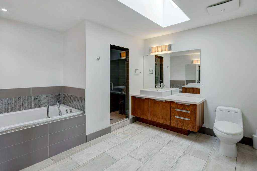MLS® A2228912 - 2421 29 Avenue SW in Richmond Calgary, Residential