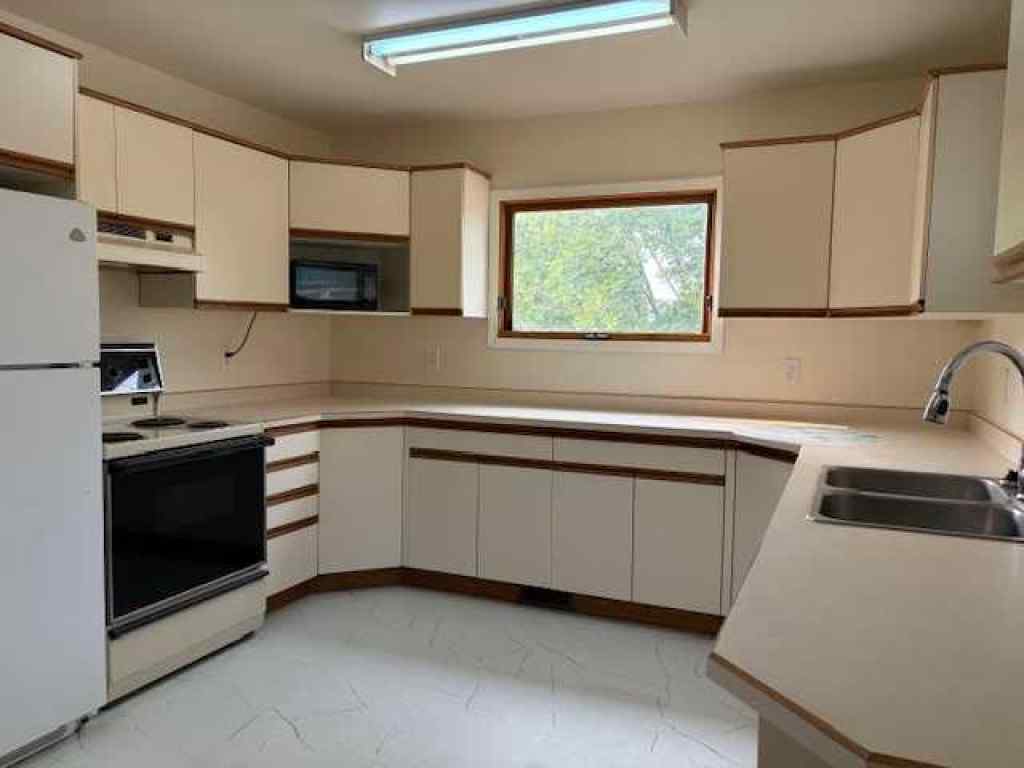 MLS® A2228959 - 5027 52 Street  in Hardisty Hardisty, Residential