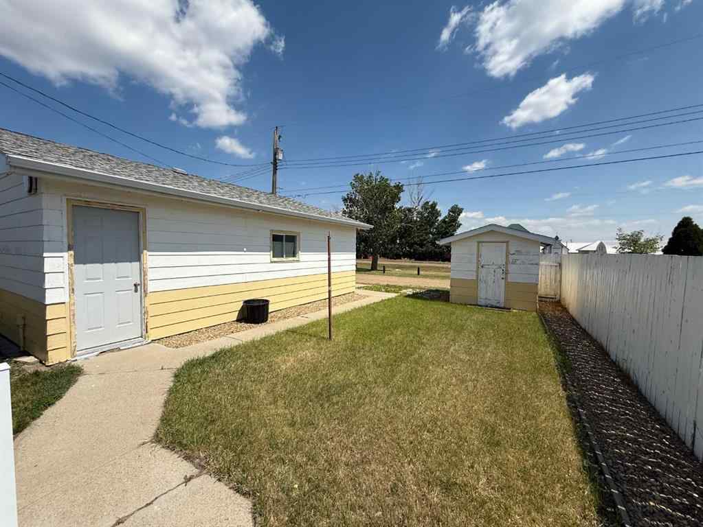 MLS® A2228966 - 604 3 Street E in Hanna Hanna, Residential