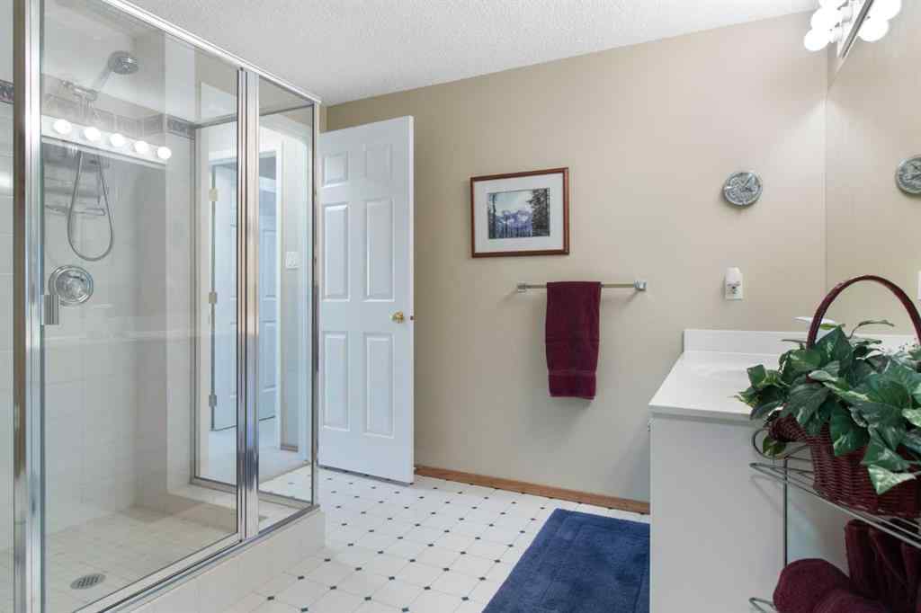 MLS® A2229038 - 33 LAKESIDE GREENS CLOSE   in Lakeside Greens Chestermere, Residential