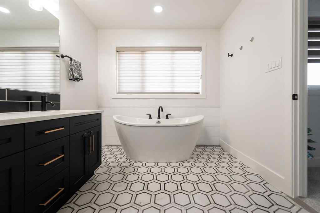 MLS® A2229163 - 692 Sixmile Crescent S in Southgate Lethbridge, Residential