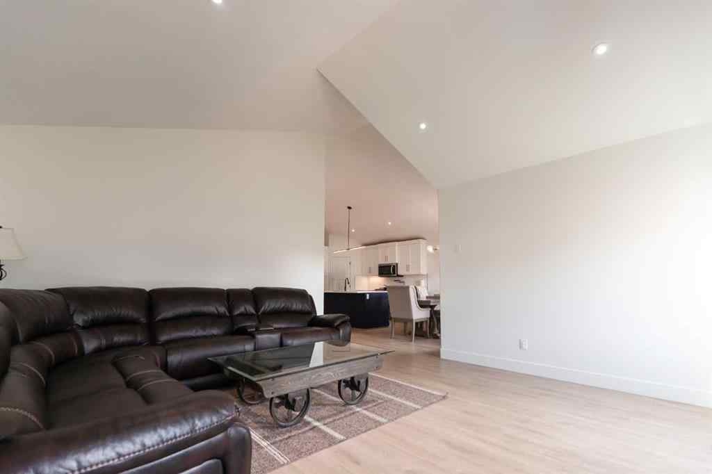 MLS® A2229163 - 692 Sixmile Crescent S in Southgate Lethbridge, Residential