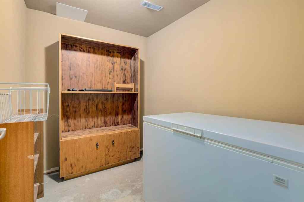 MLS® A2229195 - 3140 46 Street SW in Glenbrook Calgary, Residential