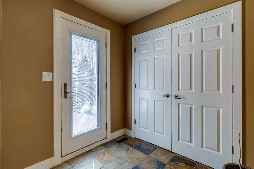 MLS® A2229195 - 3140 46 Street SW in Glenbrook Calgary, Residential