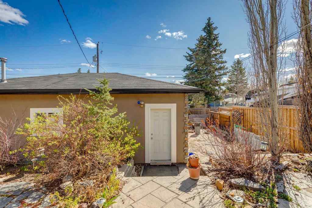 MLS® A2229195 - 3140 46 Street SW in Glenbrook Calgary, Residential
