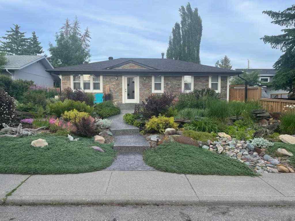 MLS® A2229195 - 3140 46 Street SW in Glenbrook Calgary, Residential