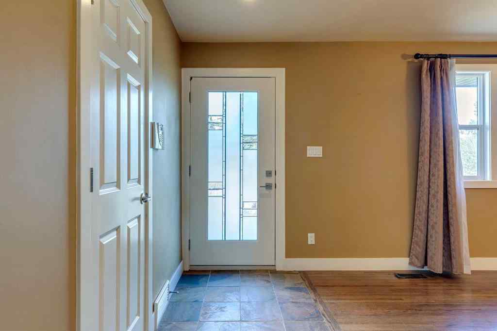 MLS® A2229195 - 3140 46 Street SW in Glenbrook Calgary, Residential