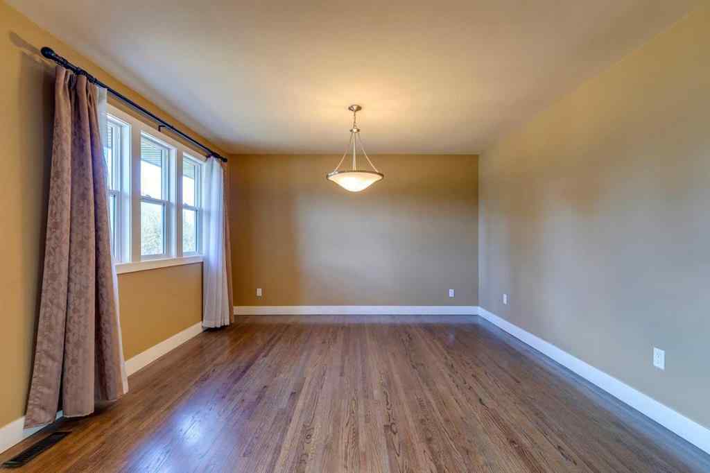 MLS® A2229195 - 3140 46 Street SW in Glenbrook Calgary, Residential