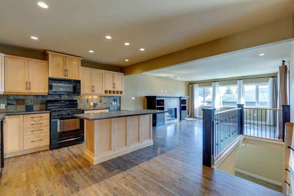 MLS® A2229195 - 3140 46 Street SW in Glenbrook Calgary, Residential