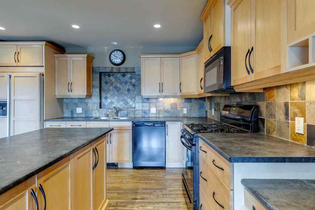 MLS® A2229195 - 3140 46 Street SW in Glenbrook Calgary, Residential