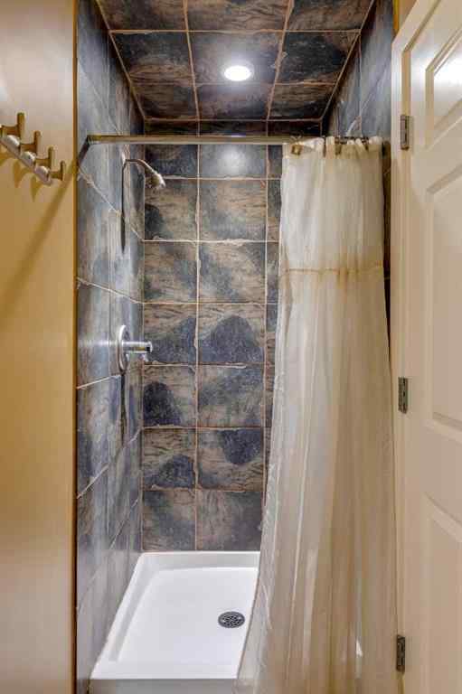 MLS® A2229195 - 3140 46 Street SW in Glenbrook Calgary, Residential