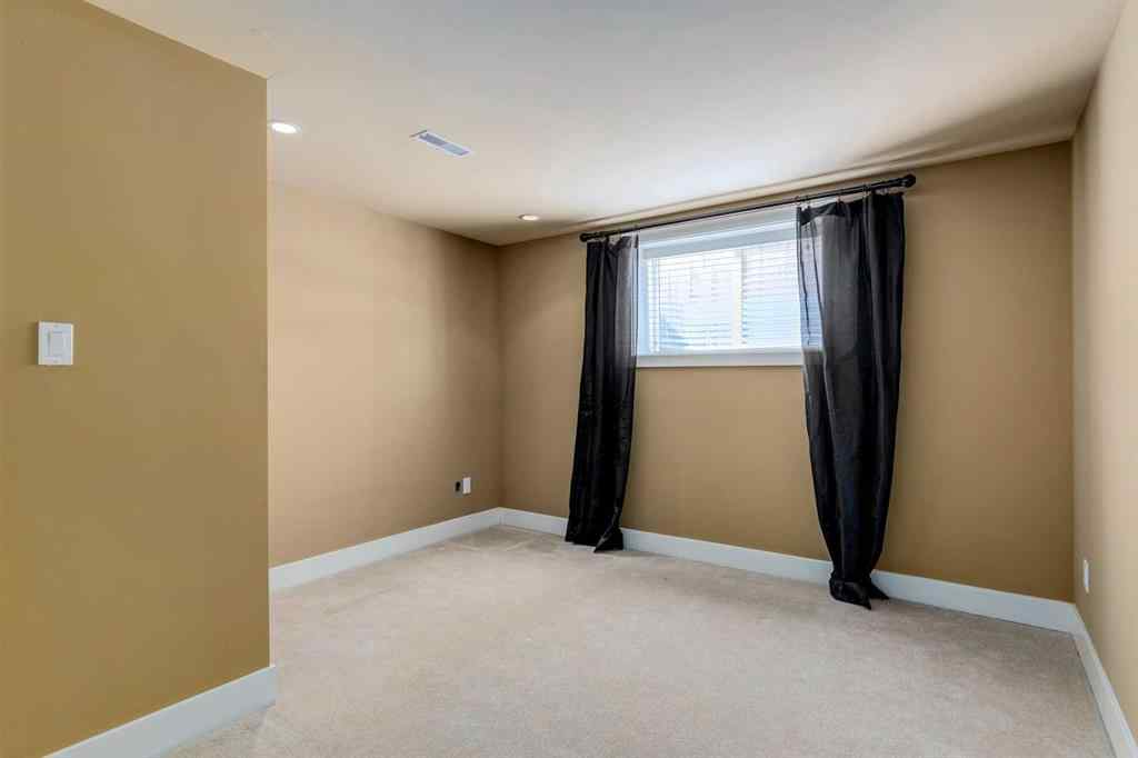 MLS® A2229195 - 3140 46 Street SW in Glenbrook Calgary, Residential
