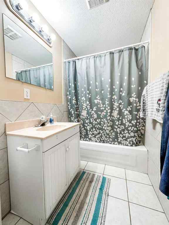 MLS® A2229275 - 5013 53 Street  in Downtown West Stettler, Residential