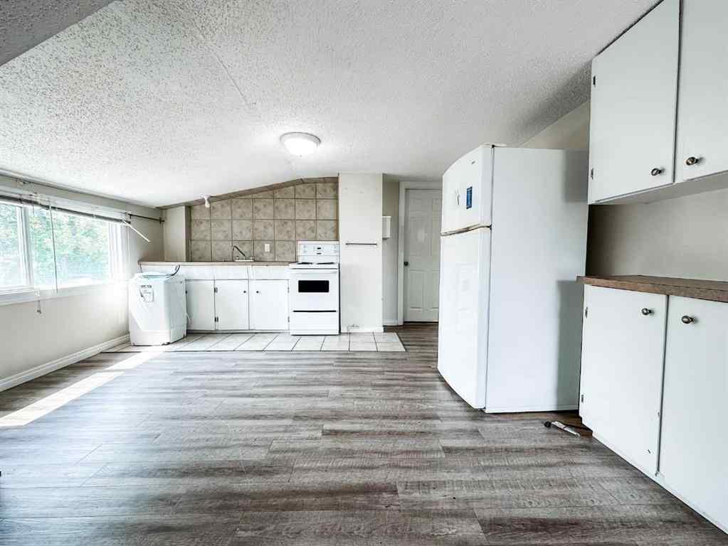 MLS® A2229275 - 5013 53 Street  in Downtown West Stettler, Residential