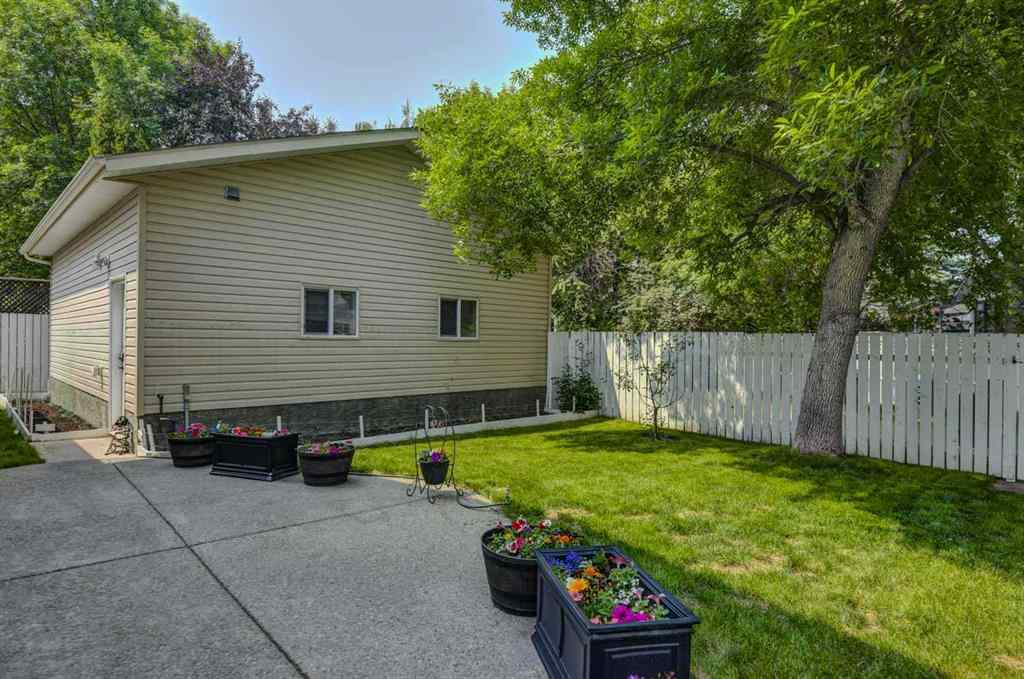 MLS® A2229311 - 623 Lake Simcoe Close SE in Lake Bonavista Calgary, Residential