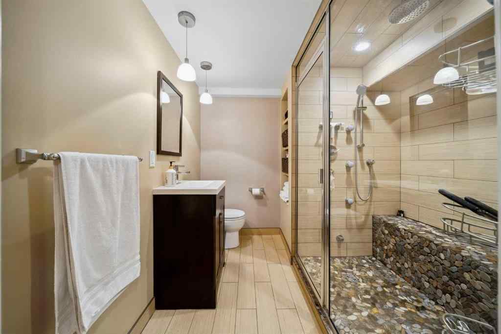 MLS® A2229333 - 412 17 Avenue NW in Mount Pleasant Calgary, Residential
