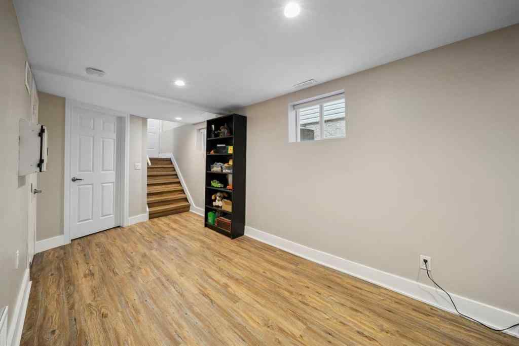 MLS® A2229333 - 412 17 Avenue NW in Mount Pleasant Calgary, Residential