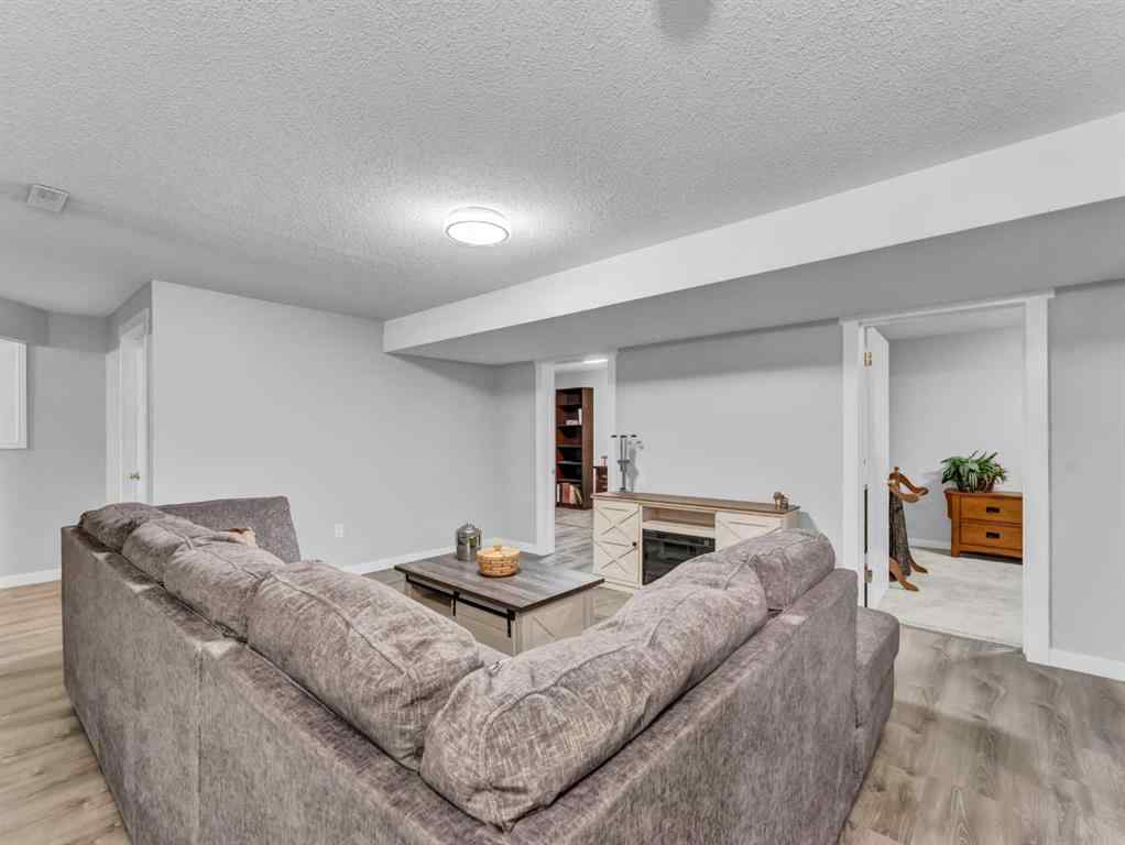 MLS® A2229352 - Unit #1 1165 16 Street NE in Northeast Crescent Heights Medicine Hat, Residential