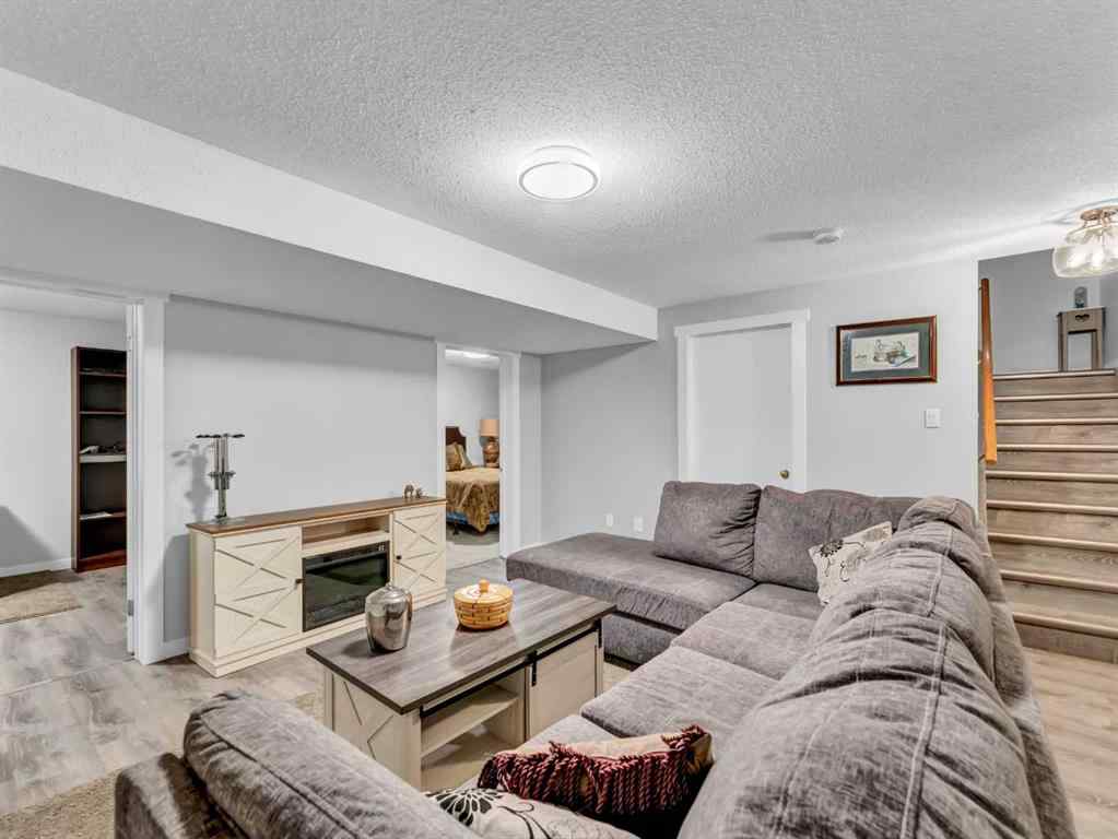 MLS® A2229352 - Unit #1 1165 16 Street NE in Northeast Crescent Heights Medicine Hat, Residential