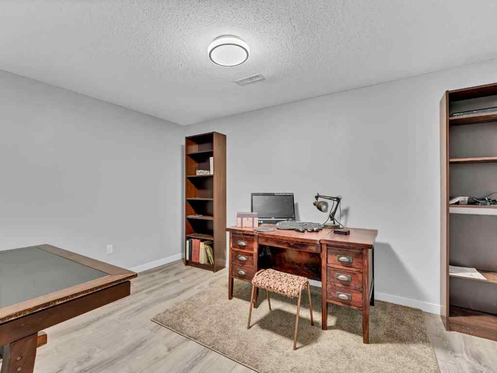 MLS® A2229352 - Unit #1 1165 16 Street NE in Northeast Crescent Heights Medicine Hat, Residential