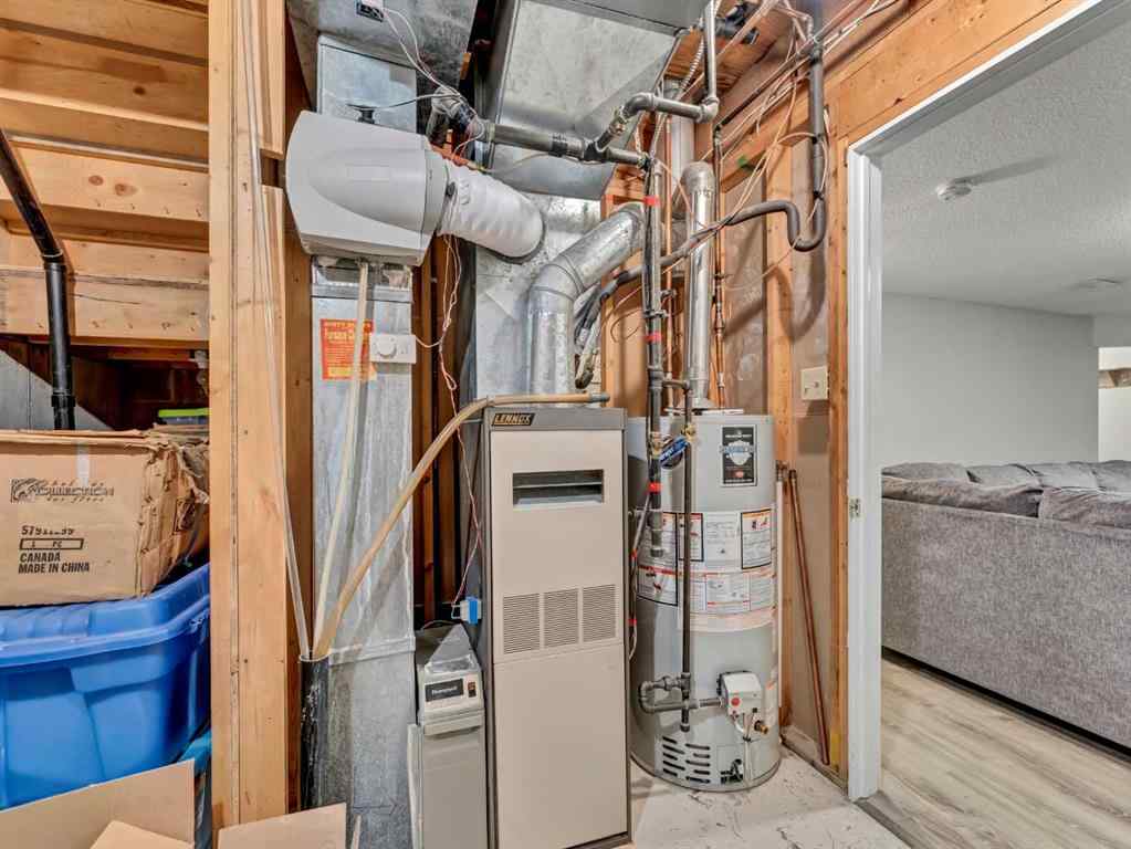MLS® A2229352 - Unit #1 1165 16 Street NE in Northeast Crescent Heights Medicine Hat, Residential