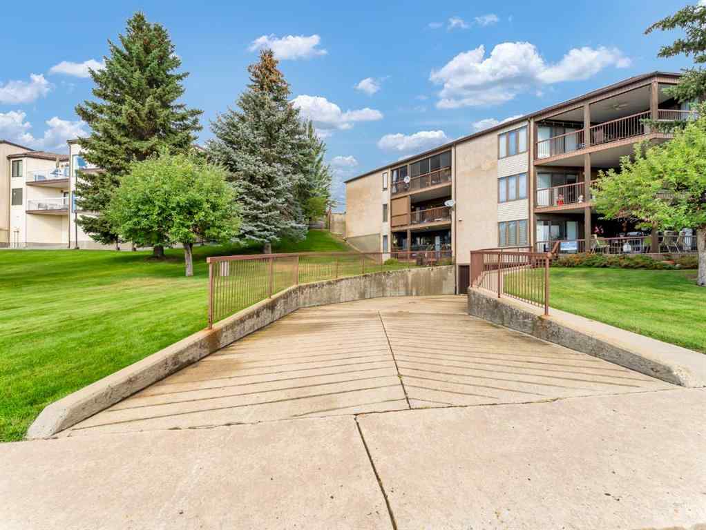 MLS® A2229352 - Unit #1 1165 16 Street NE in Northeast Crescent Heights Medicine Hat, Residential