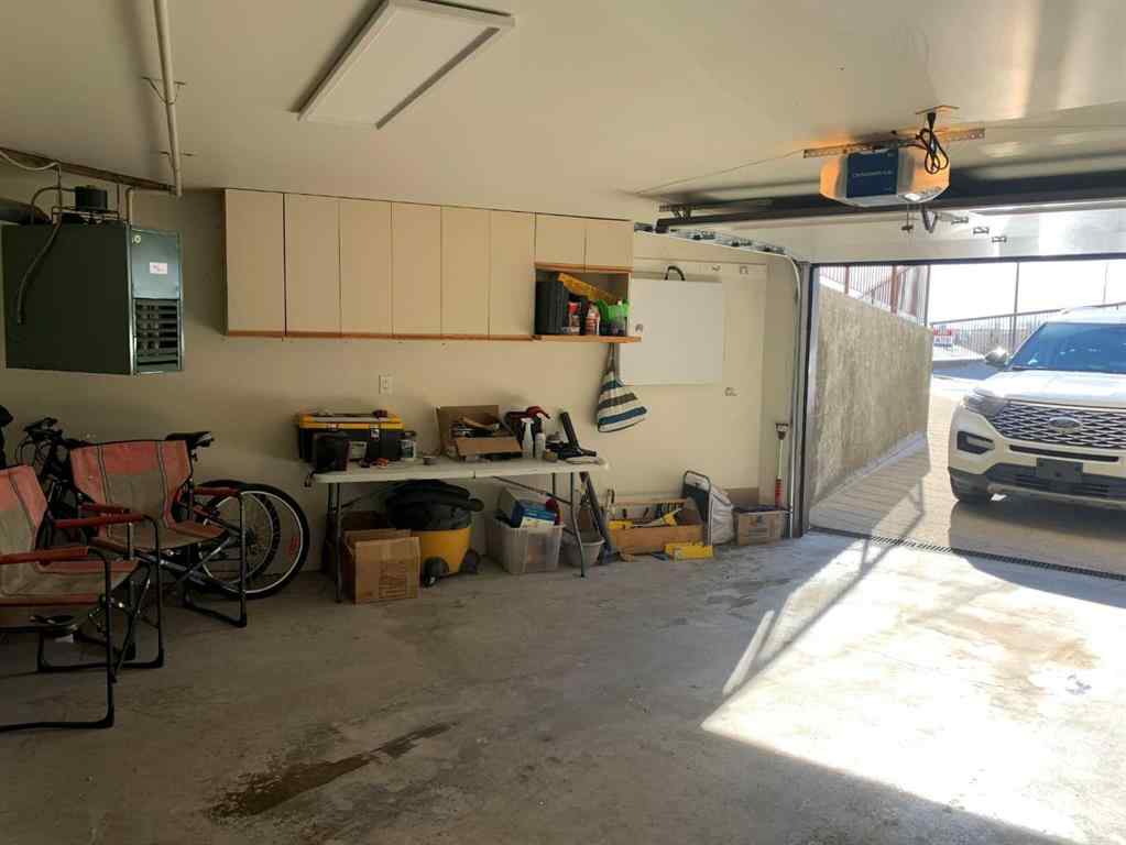 MLS® A2229352 - Unit #1 1165 16 Street NE in Northeast Crescent Heights Medicine Hat, Residential