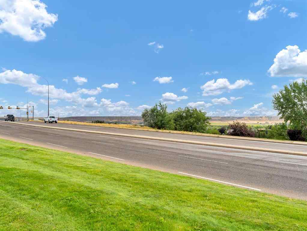 MLS® A2229352 - Unit #1 1165 16 Street NE in Northeast Crescent Heights Medicine Hat, Residential