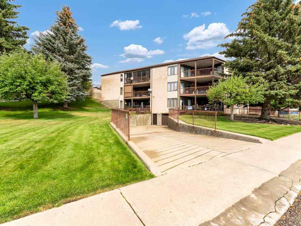 MLS® A2229352 - Unit #1 1165 16 Street NE in Northeast Crescent Heights Medicine Hat, Residential