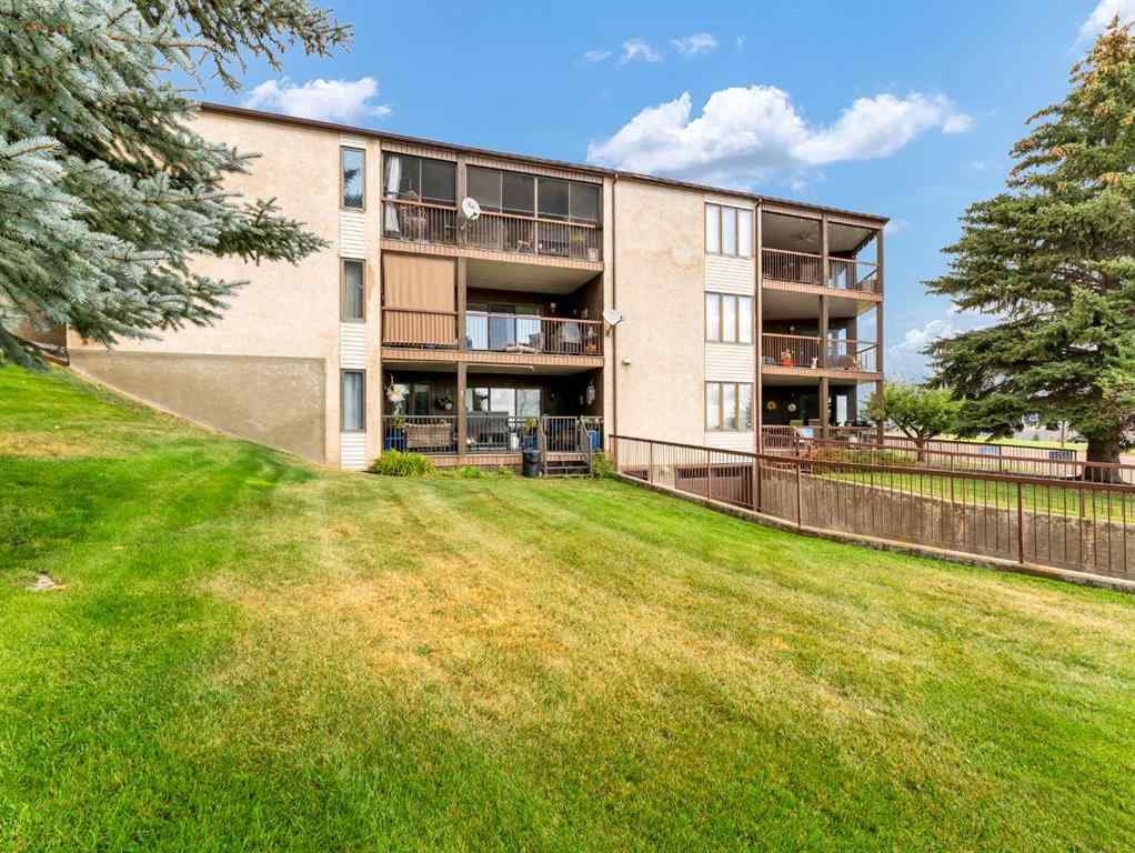 MLS® A2229352 - Unit #1 1165 16 Street NE in Northeast Crescent Heights Medicine Hat, Residential