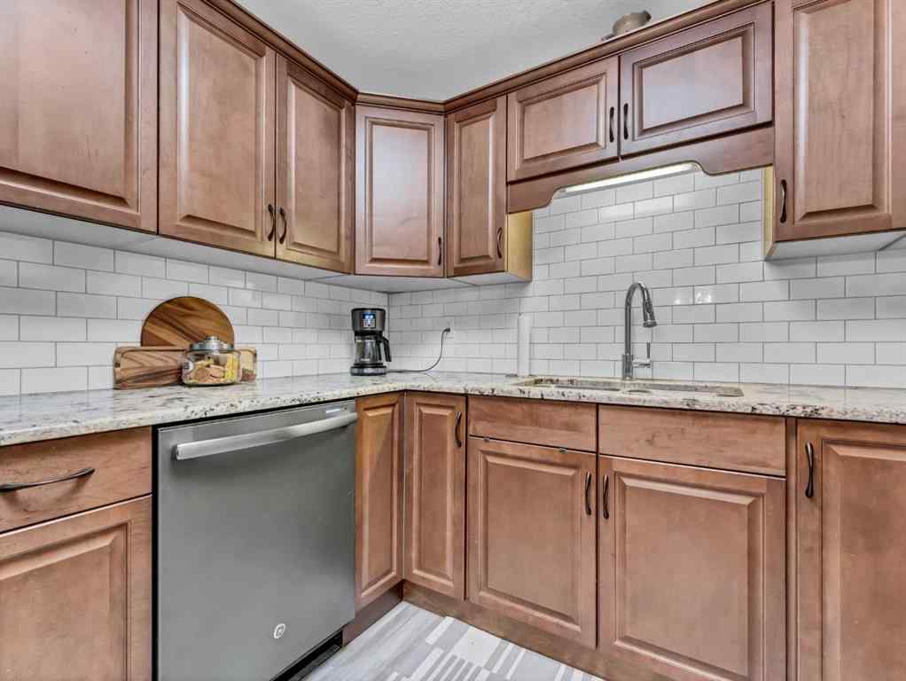 MLS® A2229352 - Unit #1 1165 16 Street NE in Northeast Crescent Heights Medicine Hat, Residential