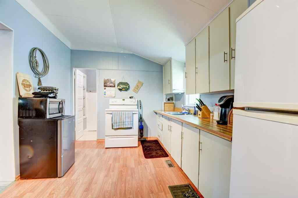 MLS® A2229446 - 4823 51 Street  in NONE Clive, Residential
