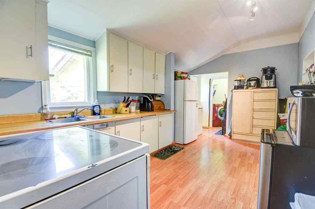 MLS® A2229446 - 4823 51 Street  in NONE Clive, Residential