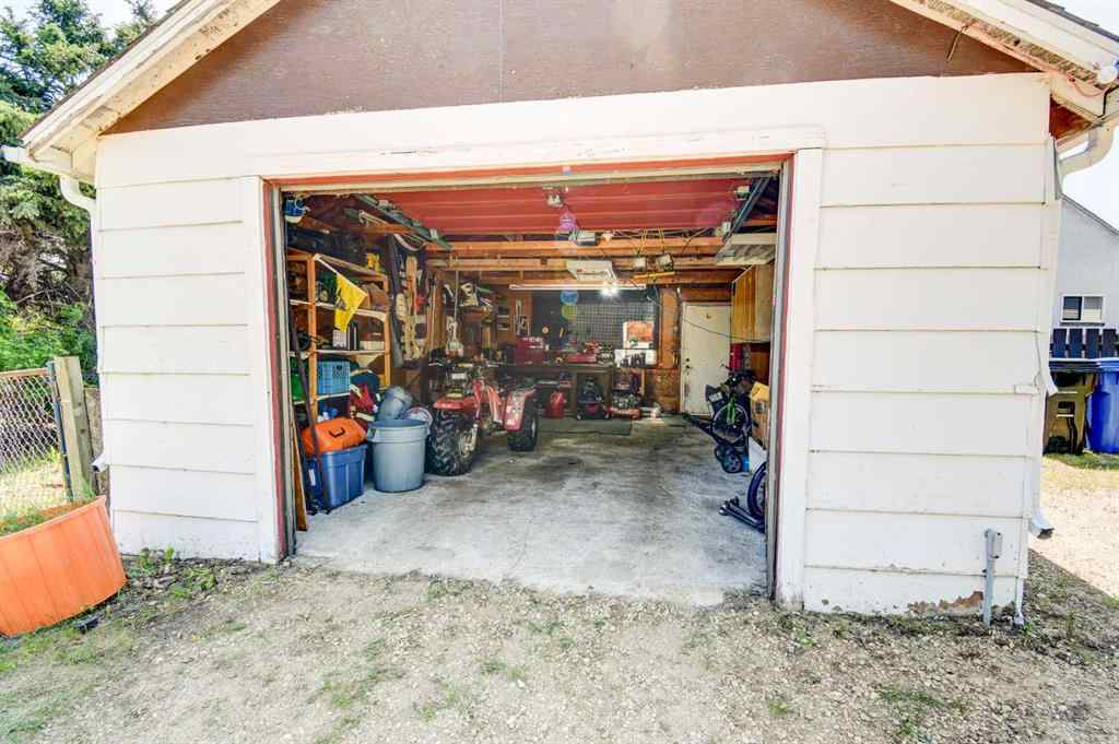 MLS® A2229446 - 4823 51 Street  in NONE Clive, Residential