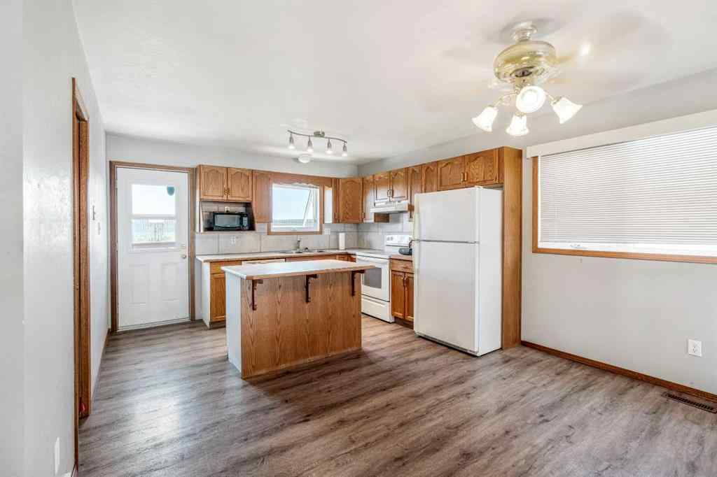 MLS® A2229483 - 199 Mt Crandell Crescent W in Mountain Heights Lethbridge, Residential