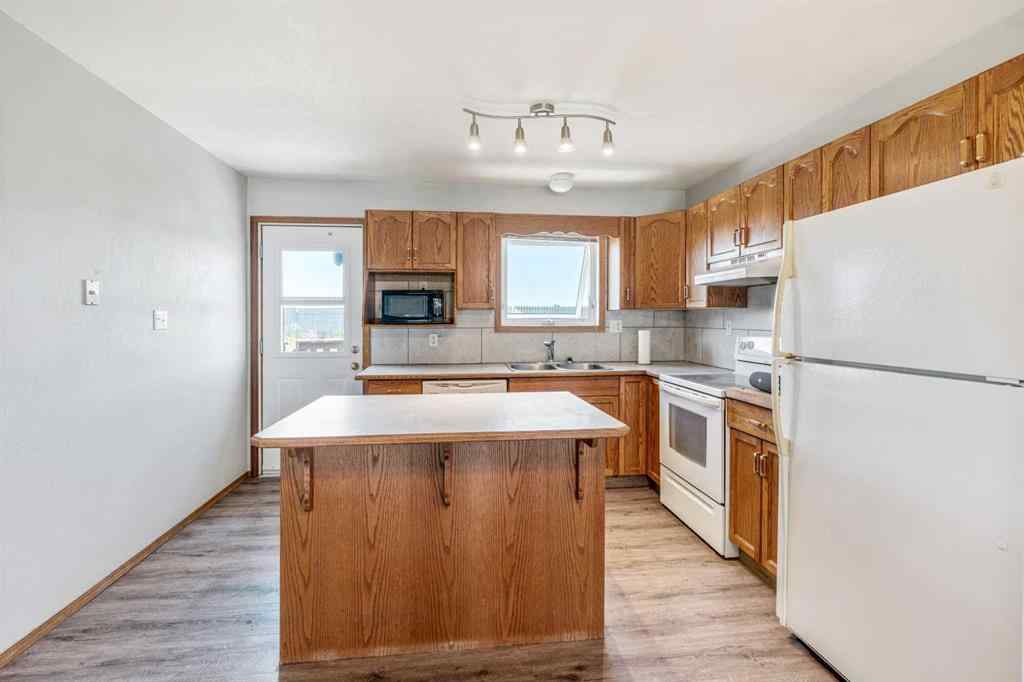 MLS® A2229483 - 199 Mt Crandell Crescent W in Mountain Heights Lethbridge, Residential